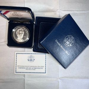 2009 Abraham Lincoln Commemorative Silver Dollar
Proof Silver Dollar